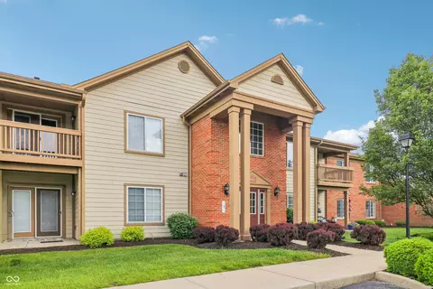 8910 Hunters Creek Dr #207, Indianapolis, IN 46227