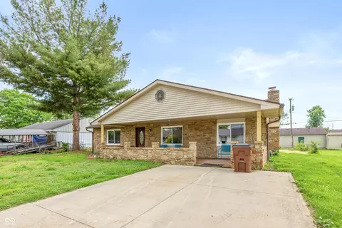 521 Sunset Dr, Edinburgh, IN 46124
