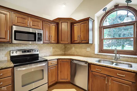 Kitchen - 6190 S 425 W, Pendleton, IN 46064 photo 2 of 5