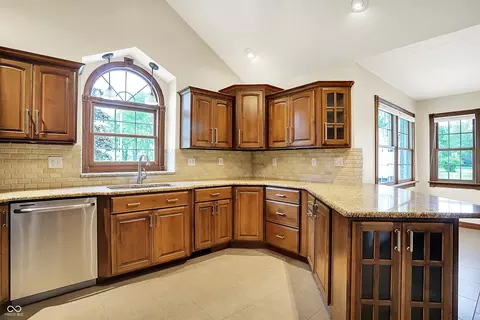 Kitchen - 6190 S 425 W, Pendleton, IN 46064 photo 3 of 5