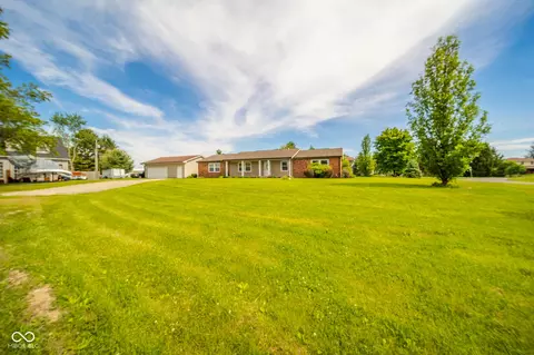 6863 W Jennifer Ct, Greenfield, IN 46140