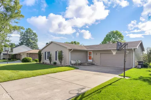 2810 Bittersweet Blvd, Columbus, IN 47203