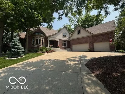 4037 Oakleaf Dr, Zionsville, IN 46077