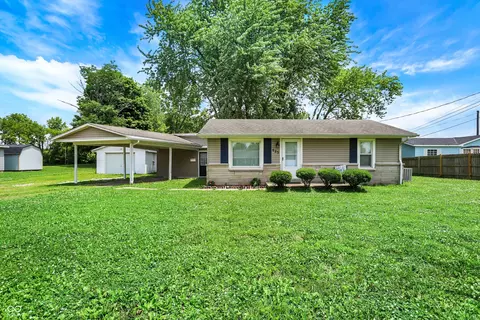 425 Aiken St, Hope, IN 47246
