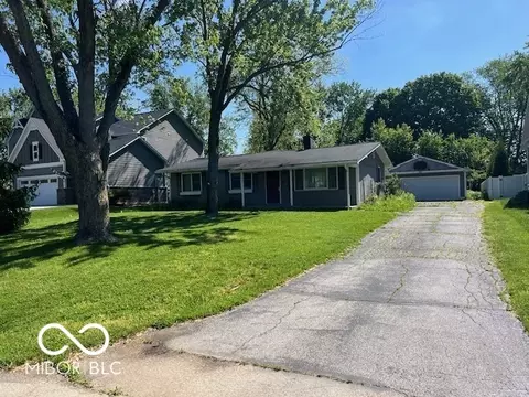 825 W Auman Dr, Carmel, IN 46032