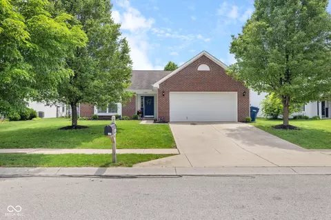 11209 Black Gold Dr, Noblesville, IN 46060