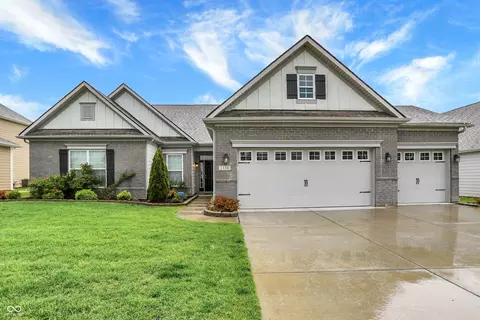 1334 Sunnybrook Ln, Greenwood, IN 46143