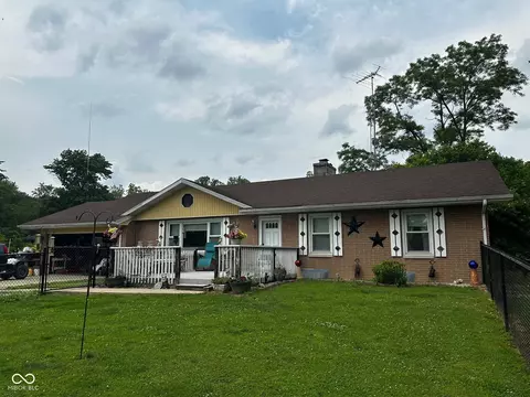 7114 Locust Lake W Dr, Spencer, IN 47460