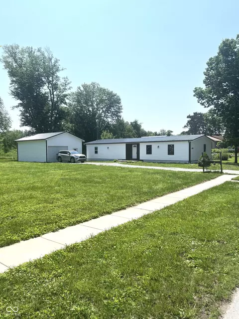 261 S Main St, Marshall, IN 47859