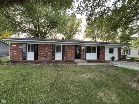 2015 Rosewood Dr, Anderson, IN 46011
