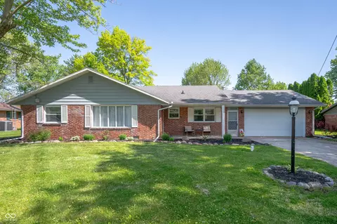 9104 W Lone Beech Dr, Muncie, IN 47304