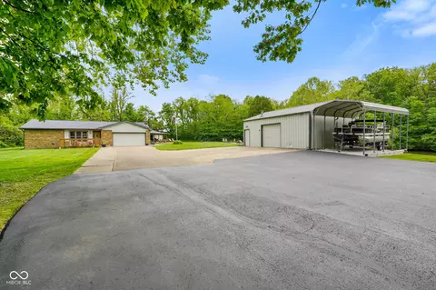 8000 Mcwhorter Rd, Martinsville, IN 46151