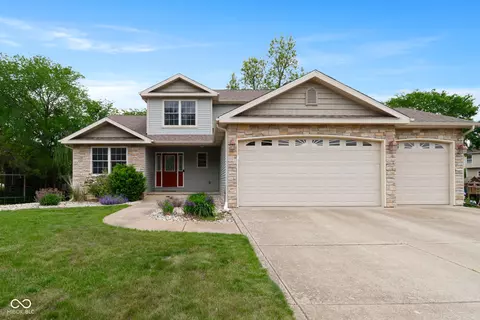 875 Thoreau Trl, Valparaiso, IN 46383