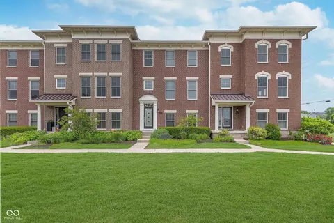 2436 Gwinnett St, Carmel, IN 46032