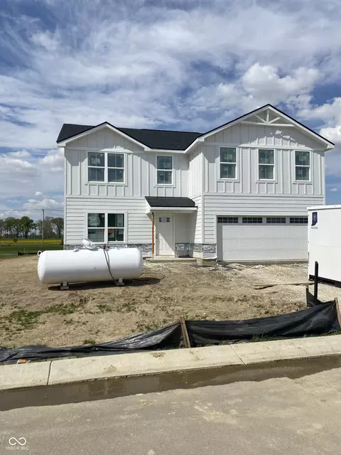 7172 Finley Creek Dr, Whitestown, IN 46075