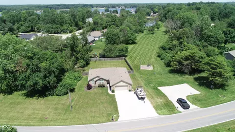 252 Patriots Lndg, Fillmore, IN 46128