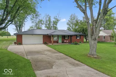 679 Bark Dr, Anderson, IN 46011