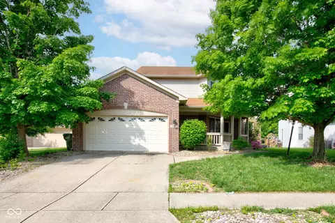 286 N Greenbriar Dr, Greenwood, IN 46142