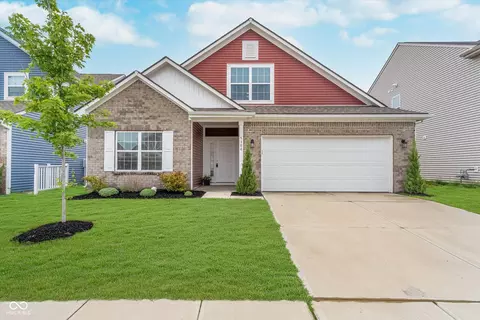 5304 Maywood Dr, Whitestown, IN 46075