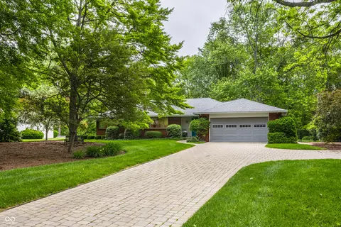 8905 Washington Blvd West Dr, Indianapolis, IN 46240