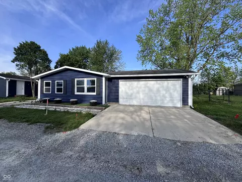 12 Fountain Lake Dr, Greenfield, IN 46140