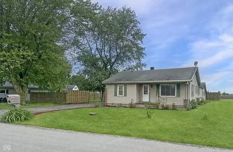 108 N A St, Elwood, IN 46036