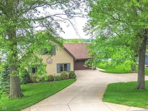 139 Patriots Landing Dr, Fillmore, IN 46128