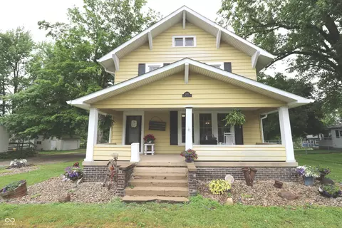 306 E Washington St, Waynetown, IN 47990