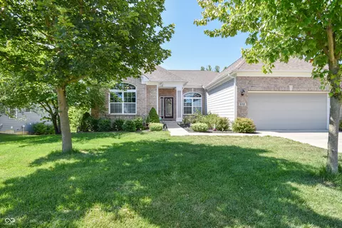 6110 Pelican Ln, Columbus, IN 47201