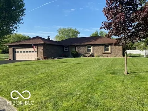 1425 Winding Trail Cir, Greenwood, IN 46142