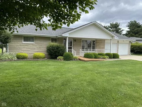 1862 N Old Orchard Dr, Seymour, IN 47274