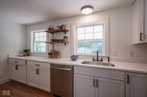 Kitchen - 678 N Pendleton Ave, Pendleton, IN 46064 photo 3 of 3
