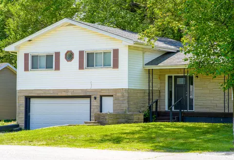 2721 W 34th St, Anderson, IN 46011