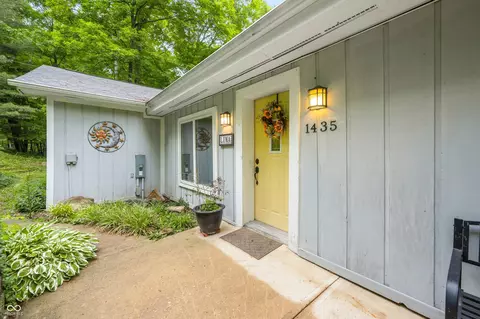 1435 Olsen Ln, Nashville, IN 47448