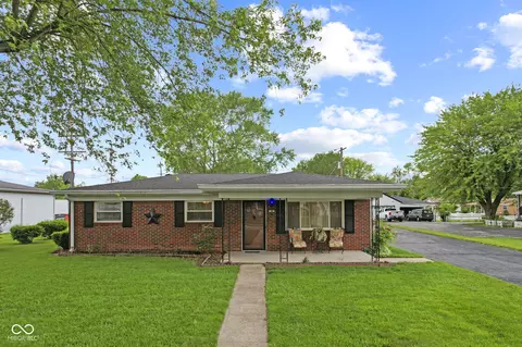 30 N Depot St, New Palestine, IN 46163