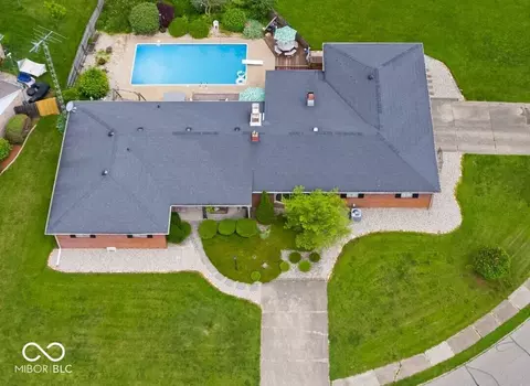 808 Parkview Dr, Rushville, IN 46173