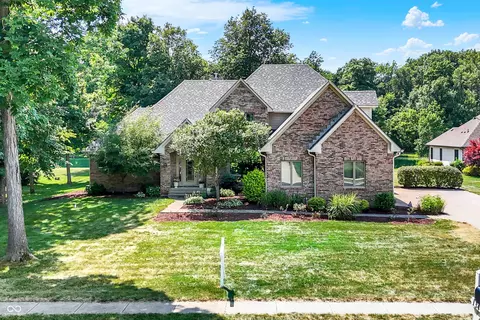 1344 S Fox Paw Dr, New Palestine, IN 46163