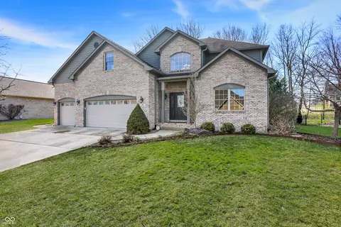 545 Walnut Woods Dr, Greenwood, IN 46142