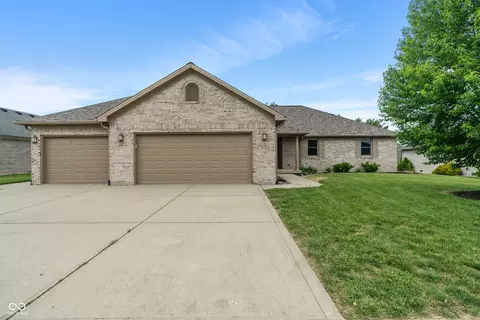 2422 Oak Dr, Clayton, IN 46118