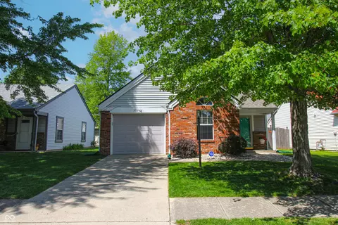 9774 Foxboro Ln, Fishers, IN 46038