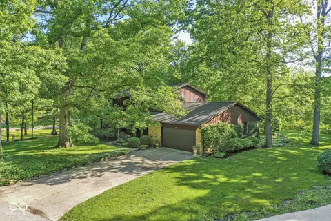 577 Century Oaks Dr, Zionsville, IN 46077