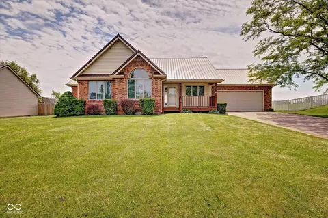 1019 Zona Dr, Rushville, IN 46173