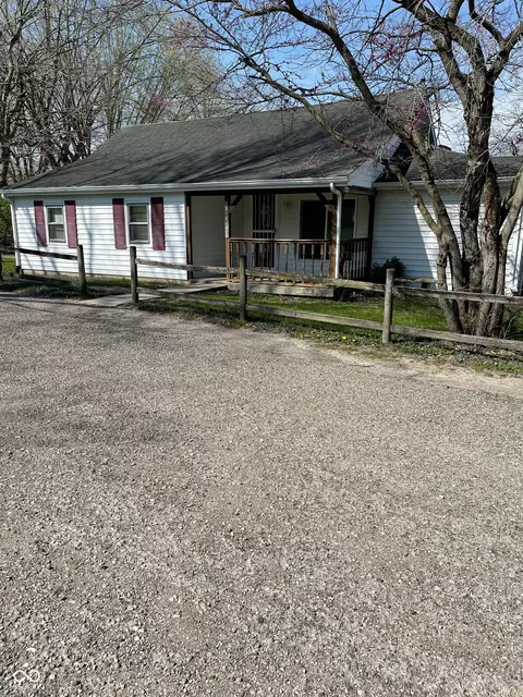 9267 S Water St, Knightstown, IN 46148