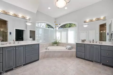 Bath - 3585 Windward Way, Carmel, IN 46032 photo 1 of 7