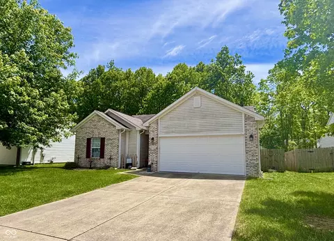 167 Hilltop Farms Blvd, New Whiteland, IN 46184