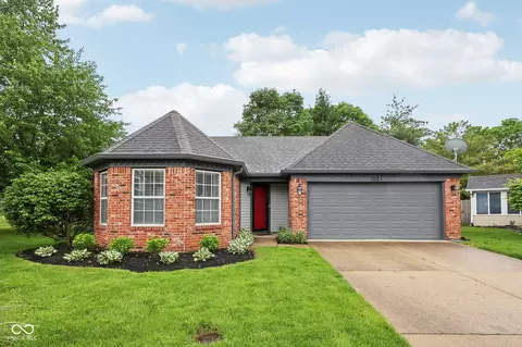 7061 Woodgate Cir, Fishers, IN 46038