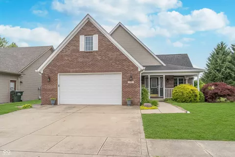 4399 Summerhaven Dr, New Palestine, IN 46163