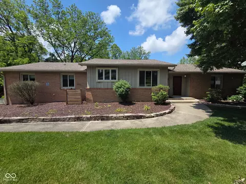 652 Spring Hills Dr, Zionsville, IN 46077