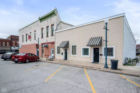 16 N Washington St, Knightstown, IN 46148