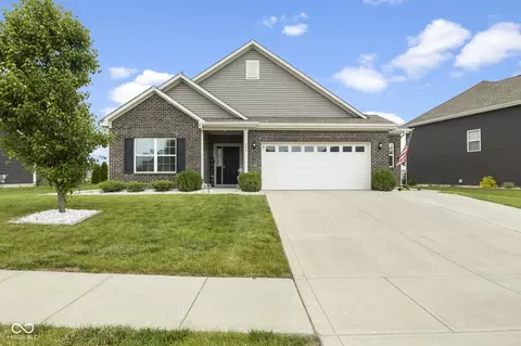 998 Cherry Tree Ln, Greenwood, IN 46143
